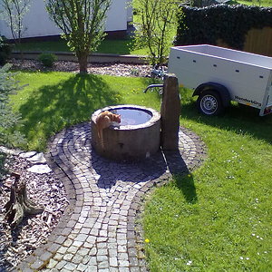 zwischendurch eine Erfrischung am Brunnen