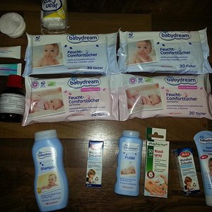 Das habe ich mir alles zugelegt zum saubermachen! Von einem guten Bekannten, bekomme ich große Unterlagen, die eigentlich für inkontinente Menschen gedacht sind! Das ist eine spitzen Sache, es gab mal ne Zeit da habe ich von 7 Tagen 5 Tage Wäsche waschen müssen!