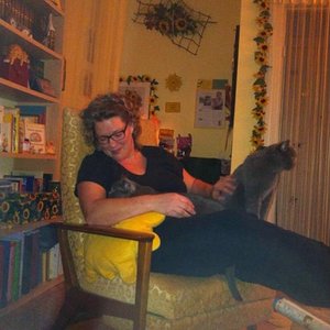 Es beginnt um 21:00 Uhr am Samstag und ich kann sie begleiten bis Sonntag um 3:50 Uhr. Der bisher schlimmste Tag in meinem Leben, die längste Nacht und ein leerer Sonntag.