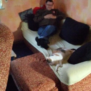 Herrchen und ich beim Ausruhen