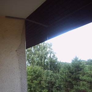 Balkonsicherung für Balkone unter dem Dach
gedrehter Winkel - Wäscheleine