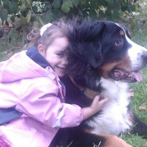 Mein Dicker "Charly" und meine Tochter.Die beiden sind ein Herz und eine Seele ;)