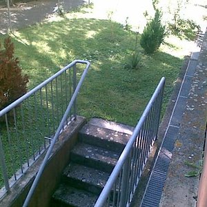 Auf dem kleinen Absatz könnte meine Maus entlang laufen aber sie würde aufgrund der geringen Breite nicht hochhüpfen können :(