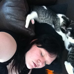 Schlafen ist toll. Das finden wir alle drei. ;-) Da waren die beiden Rabauken gerade mal 4 Monate alt. Sweet...