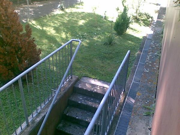 Auf dem kleinen Absatz könnte meine Maus entlang laufen aber sie würde aufgrund der geringen Breite nicht hochhüpfen können :(