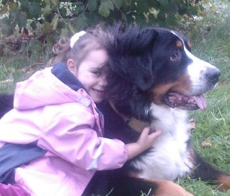 Mein Dicker "Charly" und meine Tochter.Die beiden sind ein Herz und eine Seele ;)